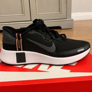 NWOT NIKE SIZE 6.5 women’s